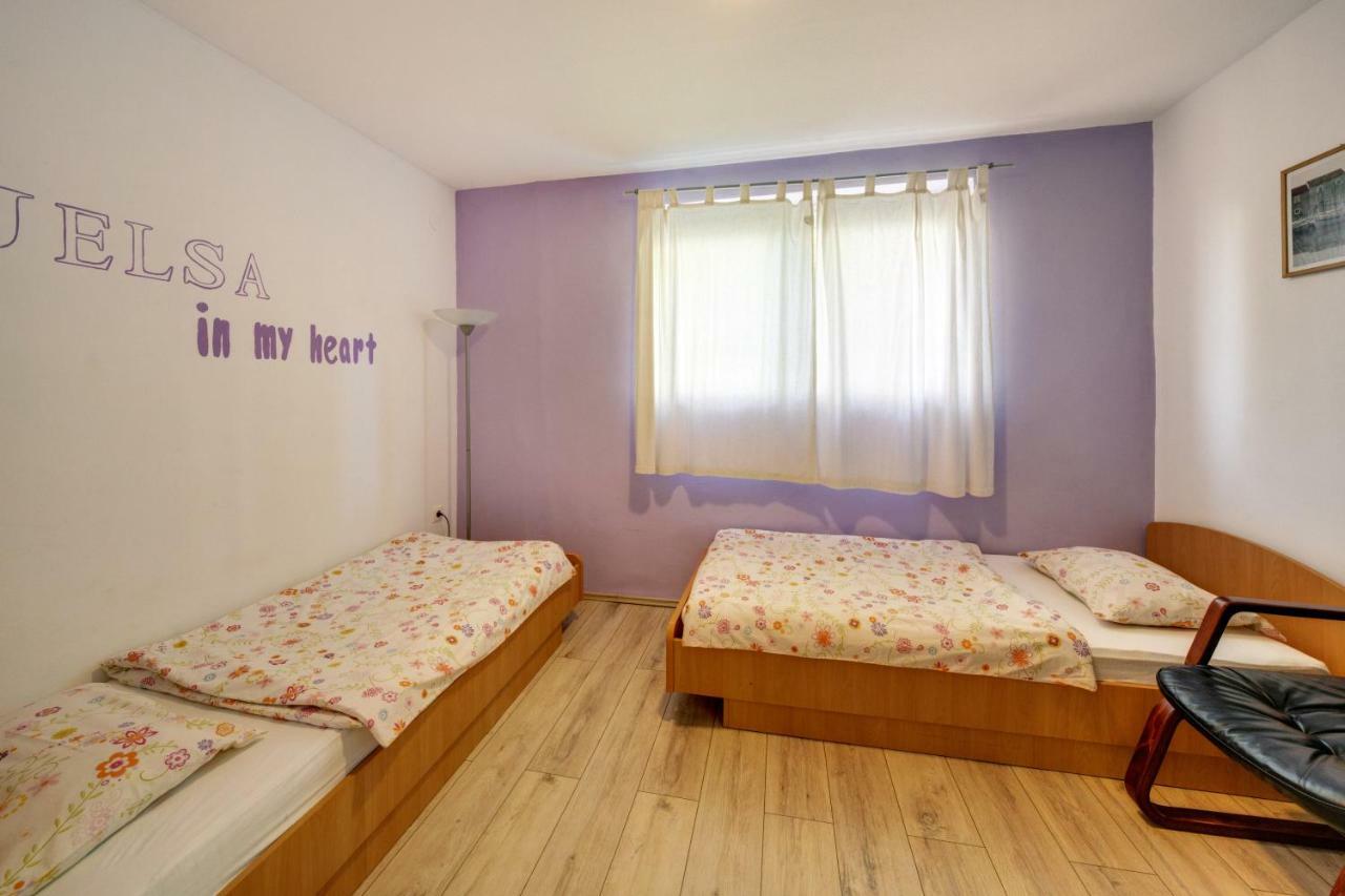 Figa Apartman Benko Milatic Jelsa  Exterior photo