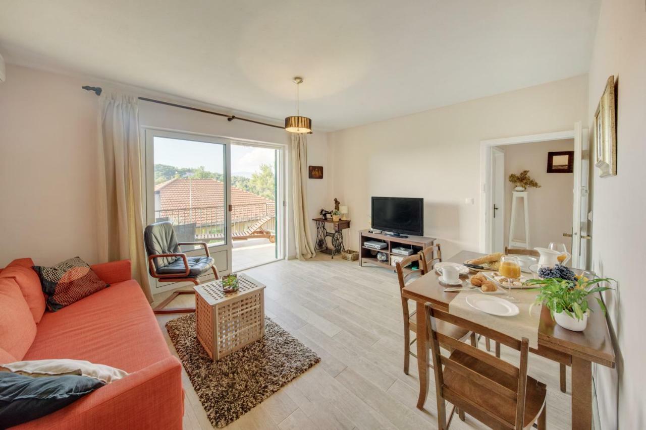 Figa Apartman Benko Milatic Jelsa  Exterior photo